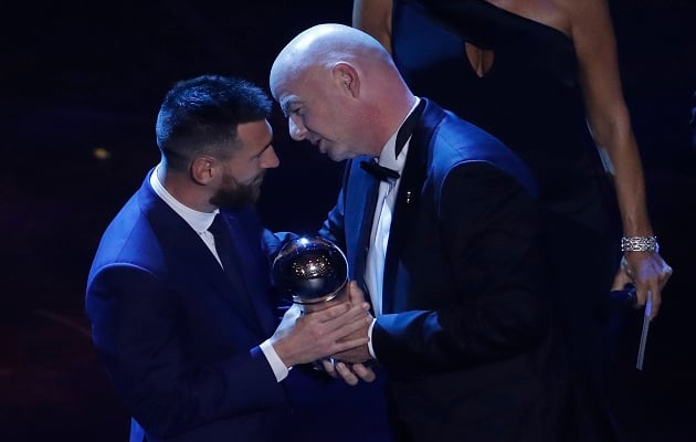 Cr7stianismo_'s tweet photo. ¿El Mundial de Clubes era en China? Lo ponemos en Estados Unidos.

¿El vigente campeón de la MLS es el Columbus? Invitamos a Messi sin ganar nada.

¿El sorteo? Se hace en Miami y "casualmente" el grupo más fácil es el del Inter de Miami.

Qué bonito es el amor❤️🏳️‍🌈 https://t.co/Ui5dxnw2QF