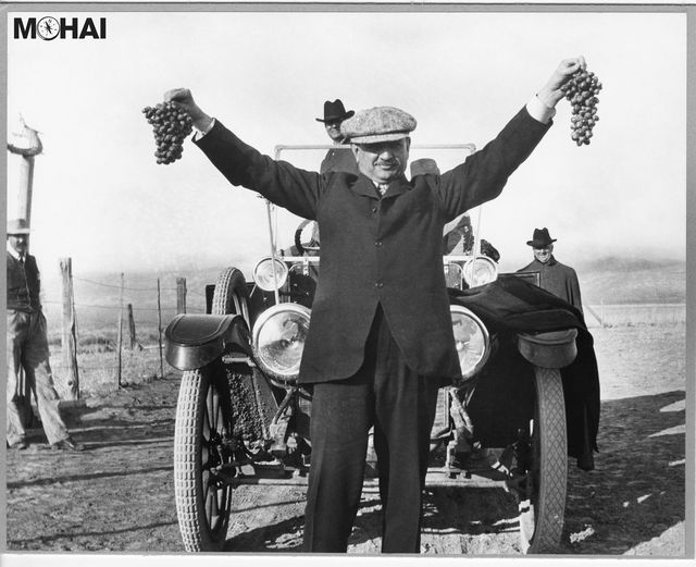 Did you know Washington wine’s earliest days date back to 1825, when the first grape vines were planted? 🍇 Of course, Prohibition changed everything. ⁠🍷 On this day in 1933 Prohibition was repealed, so let’s raise a glass to celebrate!⁠ 📷️:  <a href="/MOHAI/">MOHAI</a> #wawine