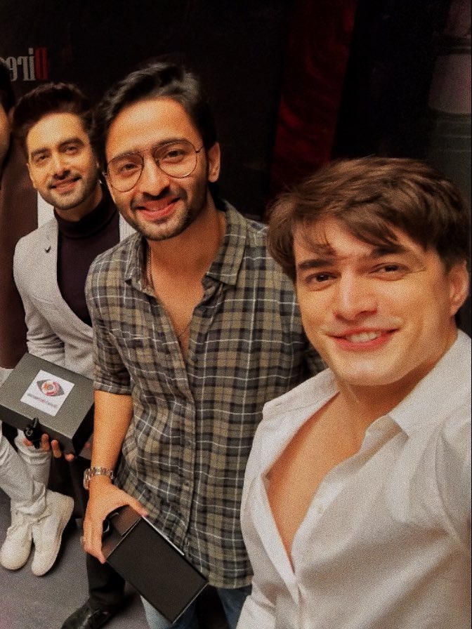 OyyeHoyyeBasket's tweet photo. i just know this is mishti's favourite picture of all time 🥰 https://t.co/QAQr8AnYjm