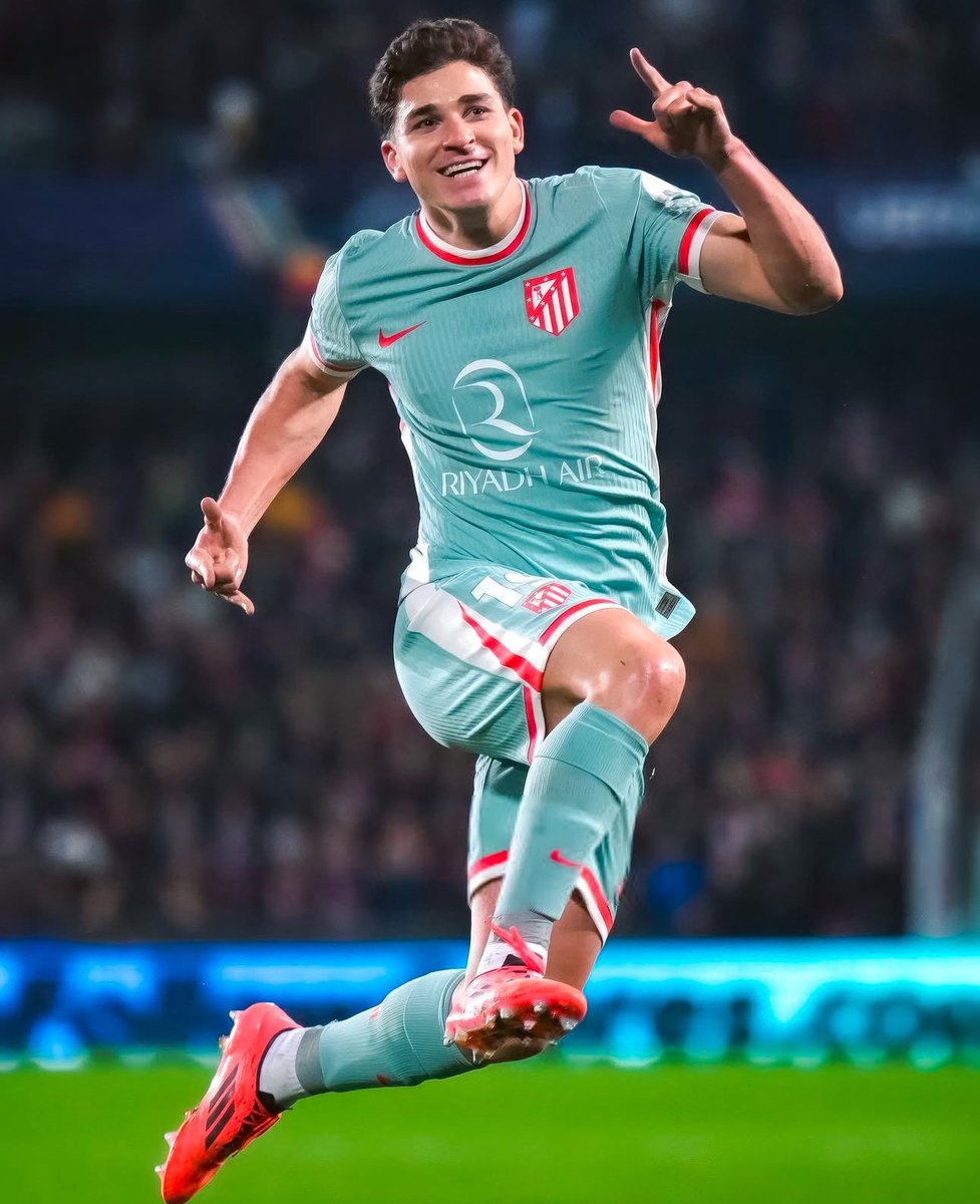 AlbicelesteTalk's tweet photo. JULIÁN ÁLVAREZ GOAL!! 🇦🇷 https://t.co/ksE8DoApAJ