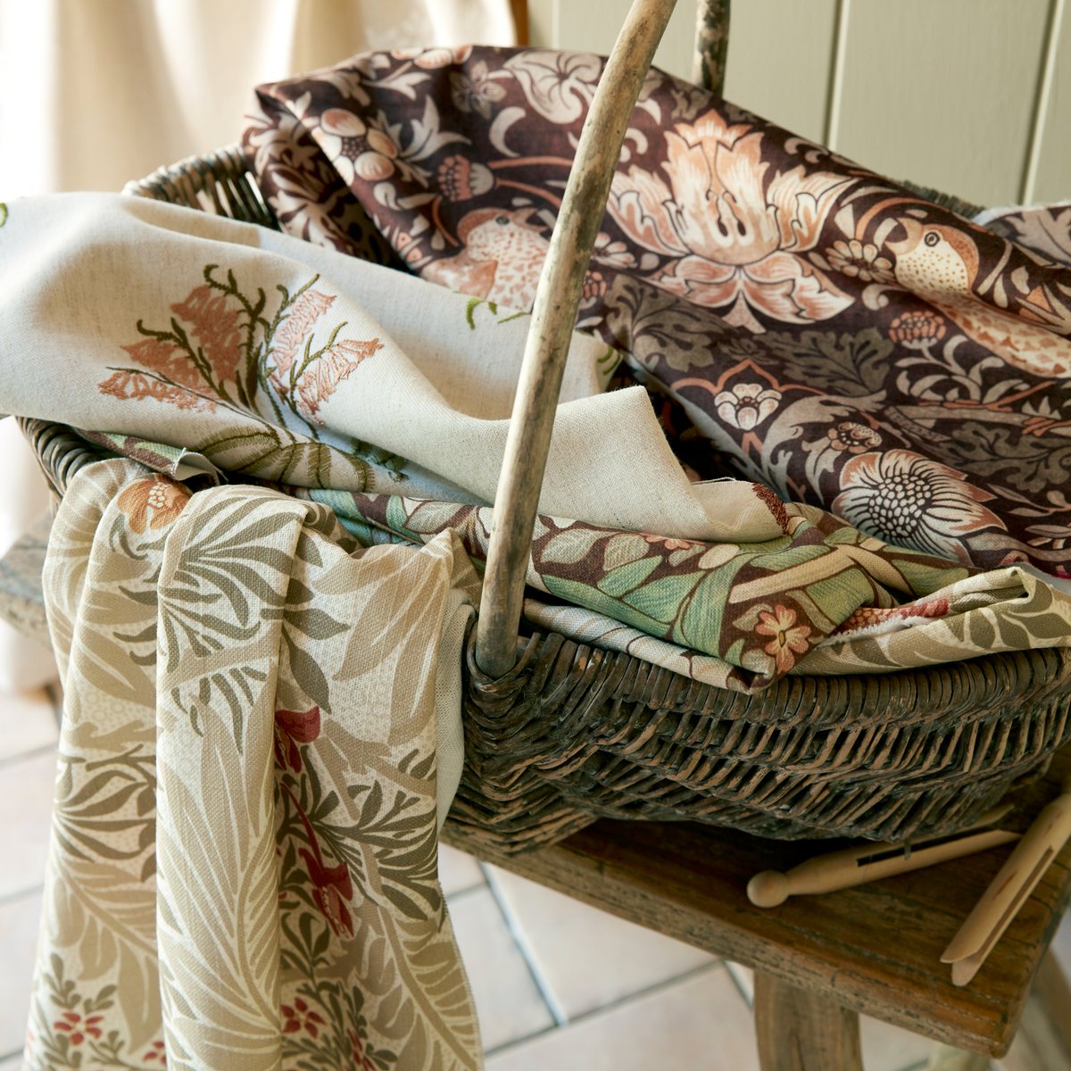William Morris collection KelmscottGardens has taken those iconic favourites, incorporated with a timeless palette to bring perfection
#designersgallery #stout #williammorris #williammorrisathome #kelmscottgardens #decor  #design #designer #interior #interiors #torontodesign