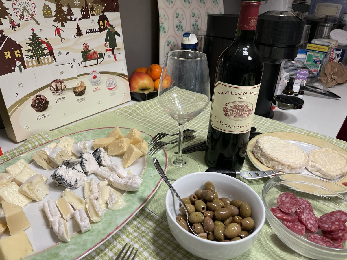 Pezzoloit's tweet photo. #ChateauMargaux Just to eat something simple with cheese…from 🇫🇷….some French Wine…… a real #EXTASY from #2008 https://t.co/w26Kx6w2iM