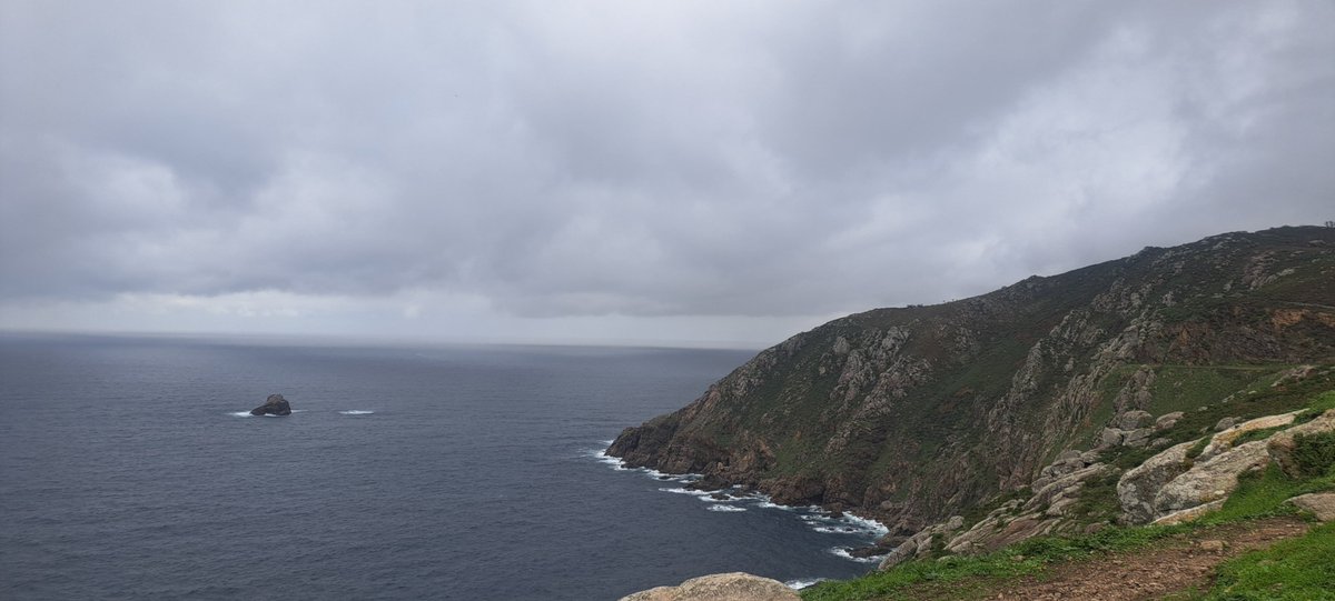 OTempoTVG's tweet photo. #Fisterra, hoxe 📷 Raquel Velay.
 O sábado, o litoral norte estará en #avisolaranxa por #marcombinado: 🌊🌊de máis de 5 metros de altura significativa media e #nortada ‼️‼️ 
Precaución á hora de achegarse aos cantís e as zonas afectadas pola marea!! https://t.co/pNsv2uCvGR