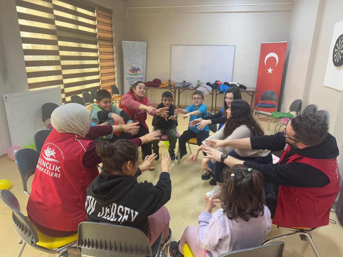GSB_CaycumaGM's tweet photo. "" En büyük engel sevgisizliktir""
3 Aralık Dünya Farkındalık Gününde miniklerimizi gençlik merkezimizde en güzel şekilde ağırladık 😍🌸💜 https://t.co/Ghik5r7B0N