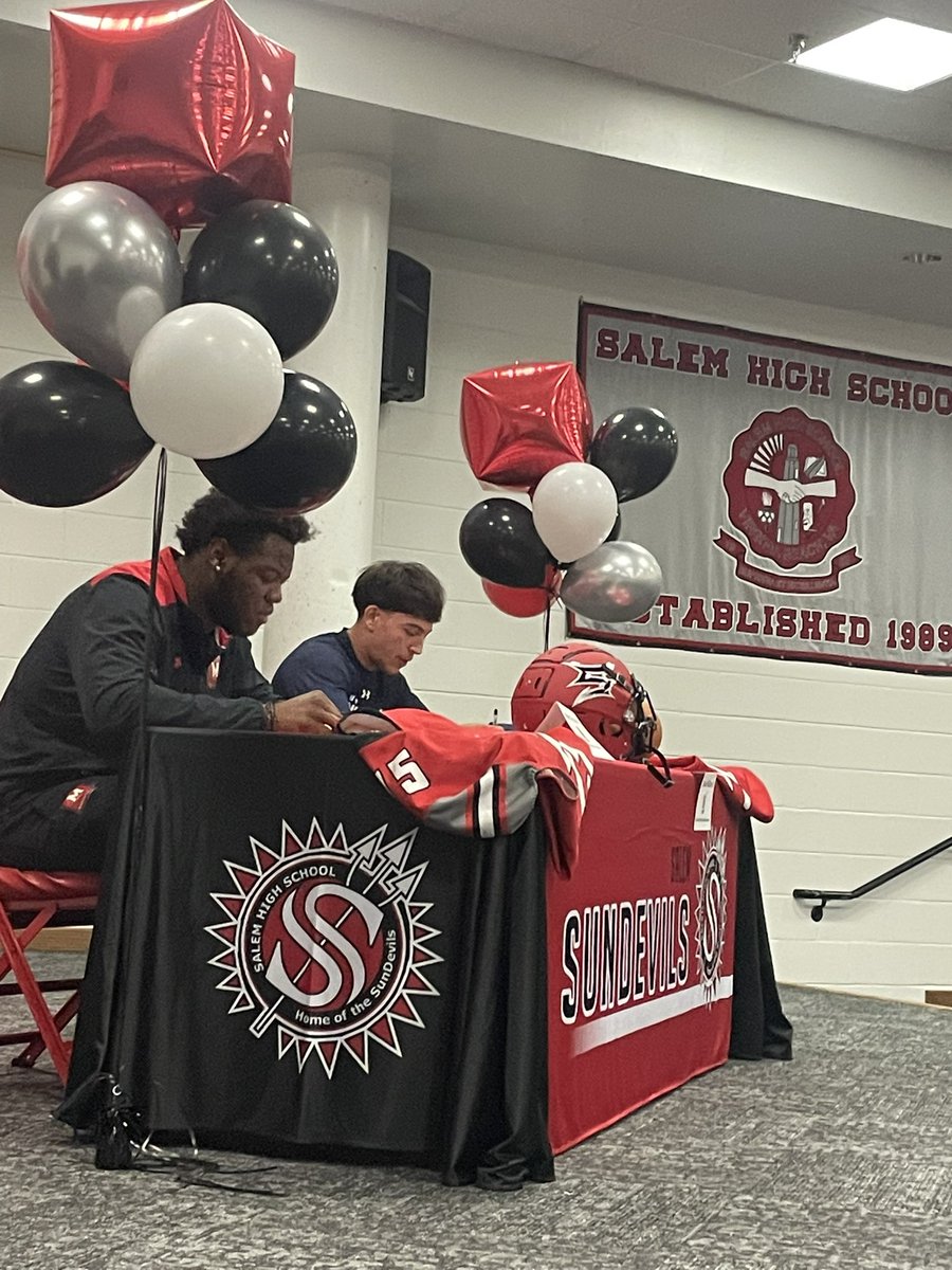 Salem High School VB (@salemhsvb) on Twitter photo Congratulations to <a href="/SalemFootballVB/">Salem Football</a> Seniors Jaylen Gilchrist (University of Maryland) & Jason “Scooter” Williams (US Naval Academy) for signing their National Letters of Intent❤️ 🏈 🖤 Thank you for your leadership and dedication! #ItsAGreatDayToBeASunDevil Congratulations to <a href="/SalemFootballVB/">Salem Football</a> Seniors Jaylen Gilchrist (University of Maryland) & Jason “Scooter” Williams (US Naval Academy) for signing their National Letters of Intent❤️ 🏈 🖤 Thank you for your leadership and dedication! #ItsAGreatDayToBeASunDevil