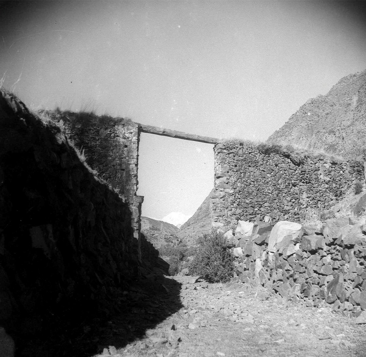 Arxiu_Andorra's tweet photo. 🪨🇦🇩❤️ La pedra seca és molt més que una tècnica constructiva: és un llegat ancestral que aprofitava recursos naturals amb respecte pel medi ambient. Ara, el seu art, inclòs en el Patrimoni Cultural Immaterial, uneix Andorra amb altres països en un reconeixement mundial! 🎉 https://t.co/oBZmNlBd9D