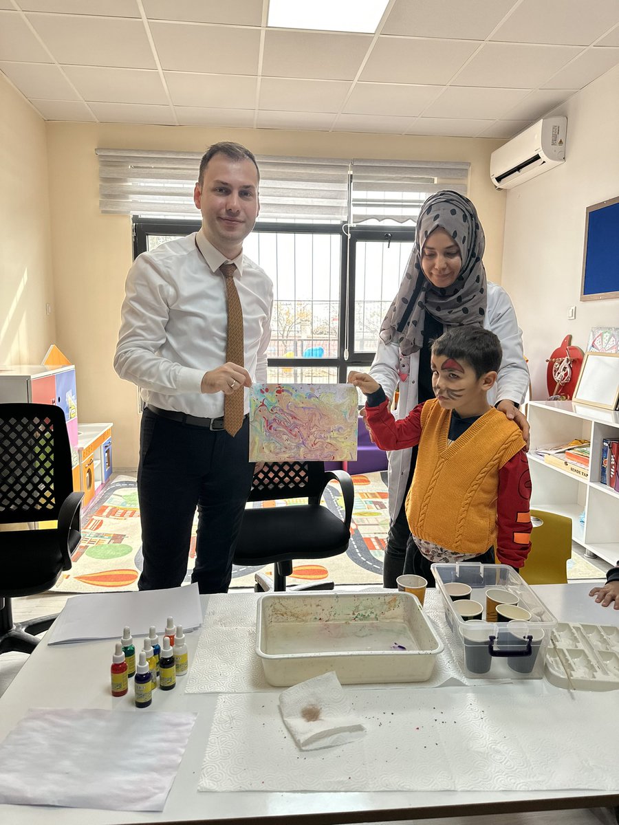 MutOzelEgitmAnk's tweet photo. Okulumuzdaki 3 Aralık Dünya Engelliler Günü programı İlçemiz Kaymakamı Sayın Mustafa Özbay’ın da katılımıyla gerçekleşti. @MersinValiligi @ahpehlivan53 @MersinMEM @fazilet_durmus @KaymakamlikMut @mut_mem @erddlk33 https://t.co/URZvr03DS1