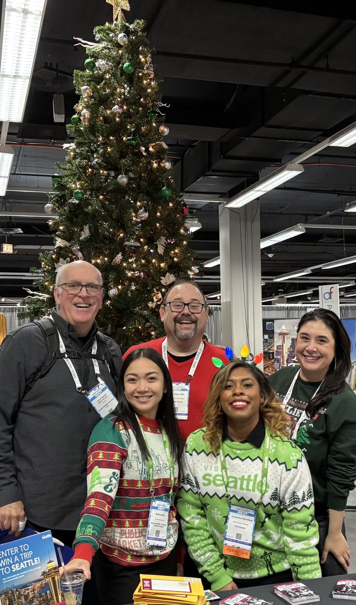 Having fun with Seattle CVB folks ⁦<a href="/AssocForum/">Association Forum</a>⁩ #HolidayShowcase2024!