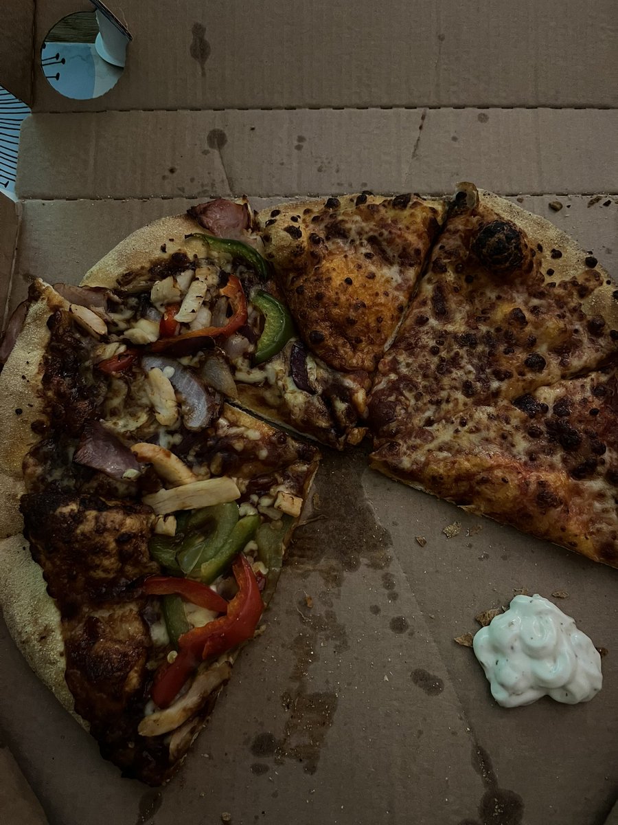 fuzzyhive's tweet photo. @Dominos_UK woeful pizza from Shefford dominos. https://t.co/mHgbwAopol