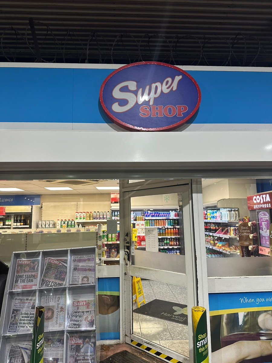 T_Caveney's tweet image. Cressington Garage hang your head in shame! 

My mate just binned the lot of them &amp;amp; the girl behind the counter had no clue what he was on about when asked why they sell it

This is why we always need to educate about this bog roll sold in our city @spiritofshankly #DontBuyTheSun