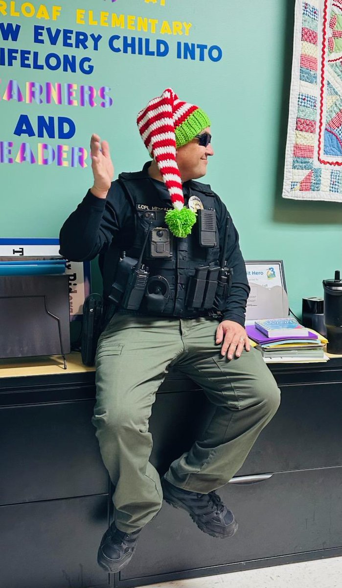 SugarloafRoar's tweet photo. #SugarloarRoar's Elf on the Shelf (aka SRO Metcalf) is hiding in plain sight! He flies to the North Pole each night of December to report to Santa if children have been naughty or nice. he will then fly back and hide in a new spot each morning. #seeuswin #elfonashelf https://t.co/4XNua9Ne2r