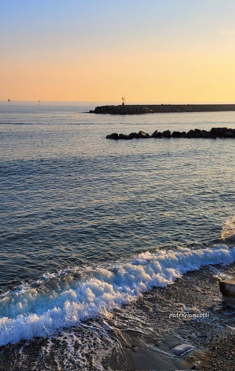 "Chi appartiene solo a sé stesso 
  non può essere abbandonato."

(D. Leavitt)

✨️💛✨️