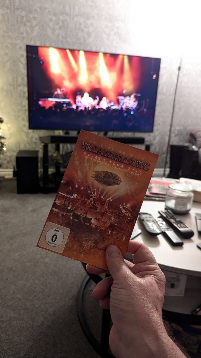 clothesfreeuk's tweet photo. Quiet evening in going Transatlantic and having a Americano ππΆβ€οΈ
#transatlantic #nealmorse #mikeportnoy #naked #petetrewavas #RoineStolt #danielgildenlow #bare #shepherdsbushempire #coffee #americano #nude #tassimo #brew #clothesfreeliving #nakedathome #naturism #normalnudity https://t.co/seoalMOa5Y