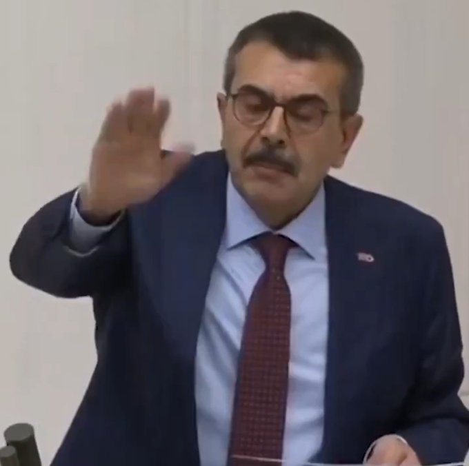 Milli Eğitim Bakanlığı önüne giden mülakat mağduru #öğretmenlergözaltında

Söz verdin, mülakat kalkacak dedin. Kaldırmadın. Binlerce gencin ahı var.

Binlerce gencin hakkı sana helal değildir Yusuf Tekin!