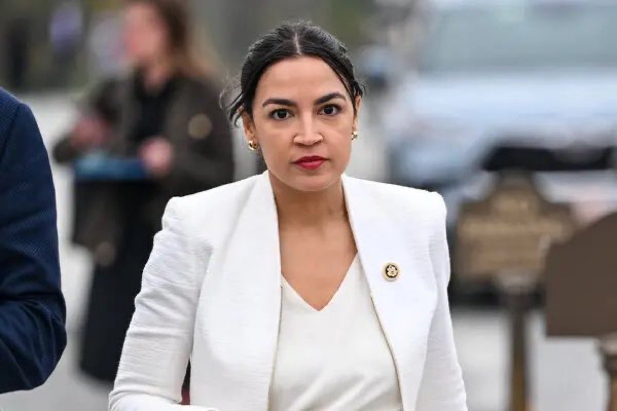 wakeupusa's tweet photo. AOC says we should have State run Media.
“We're going to have to figure out how we reign in the media, to obey us.”
What’s your response to her? https://t.co/BFTv6Ce23r