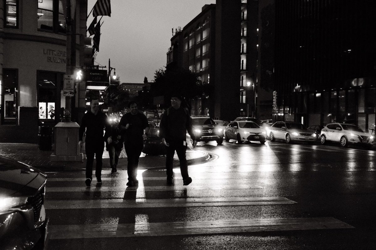 byrdspov's tweet photo. A cold and rainy downtown Austin, Texas. #x100v https://t.co/aJOumMh6xW