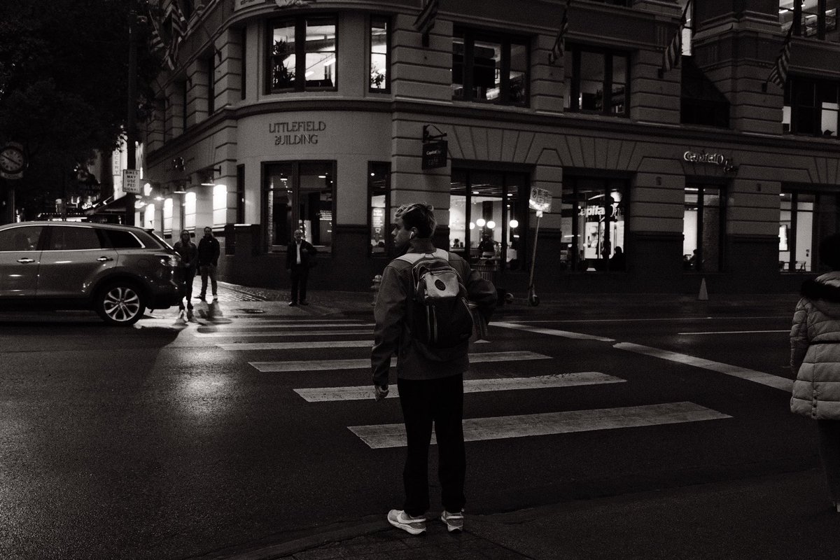 byrdspov's tweet photo. A cold and rainy downtown Austin, Texas. #x100v https://t.co/aJOumMh6xW