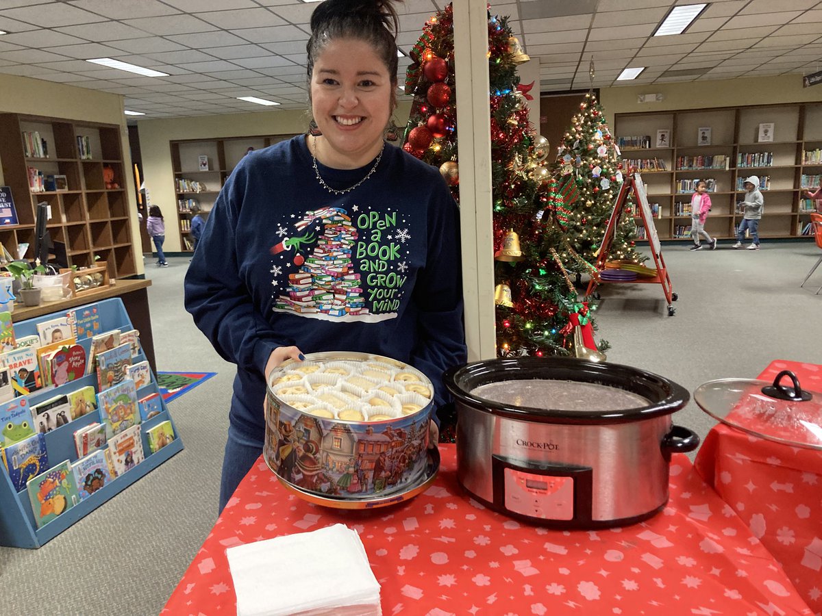 MrsAlanis29's tweet photo. Hot chocolate and cookies for my teachers. Thank you for your support. I love being your Librarian! @Sparks_Library @SparksElemStars #pisdREADS https://t.co/NVqKOvvNI4