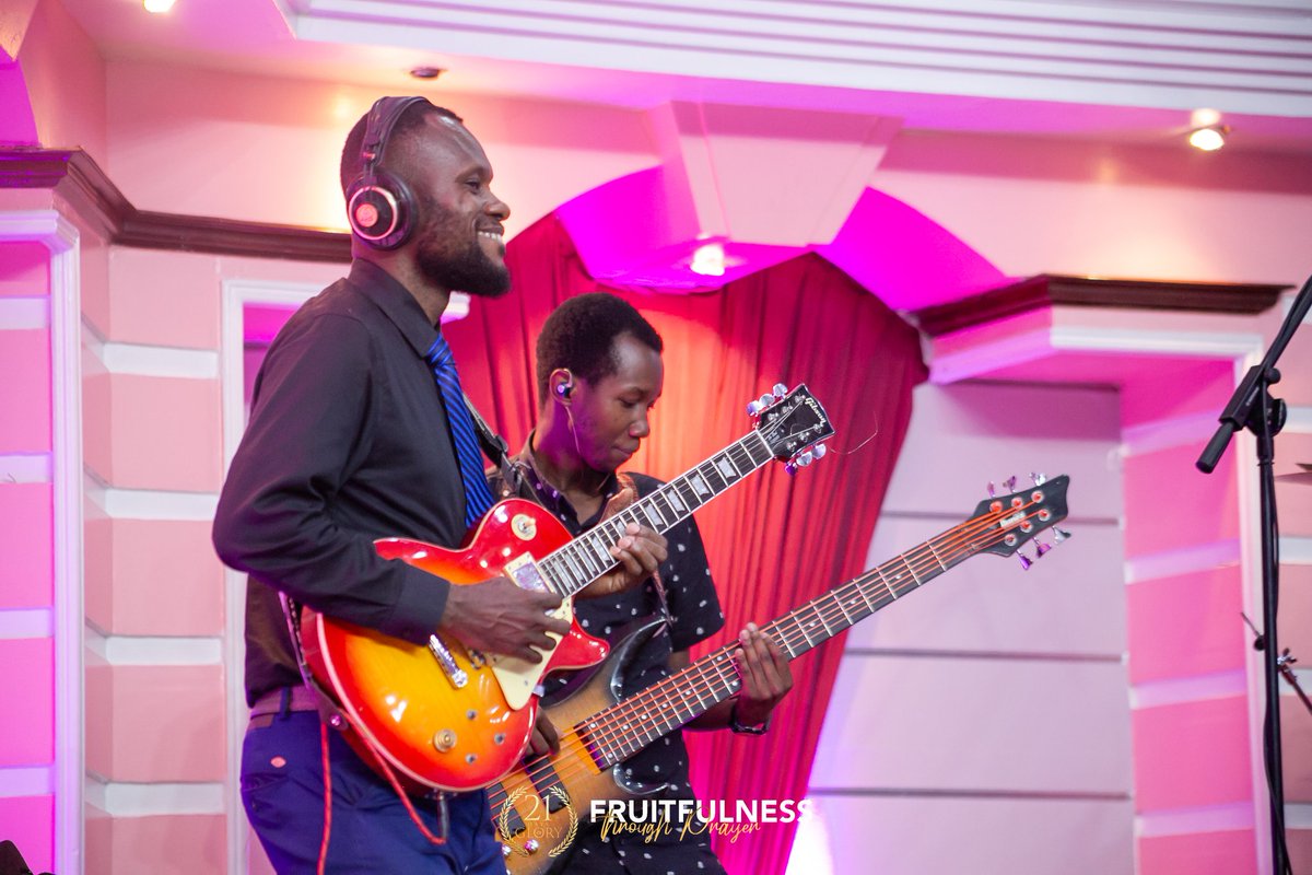 pstpauline_g's tweet image. Mamlaka na nguvu (Authority and power)
NI zako ewe Bwana (Belongs to You oh Lord)
Utukufu na Sifa (Glory and praise)
NI zako ewe bwana (Belongs to You oh Lord)

#21DaysOfGlory