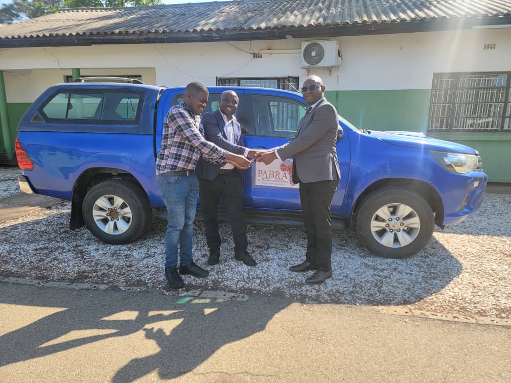 _PABRA's tweet photo. Thrilled to hand over a pickup truck today to Zambia Agriculture Research Institute's (ZARI) #BeanProgram, boosting logistics for delivering research products to communities. Delighted ZARI Director accepted it on behalf of the department. https://t.co/3G7gaEemN5