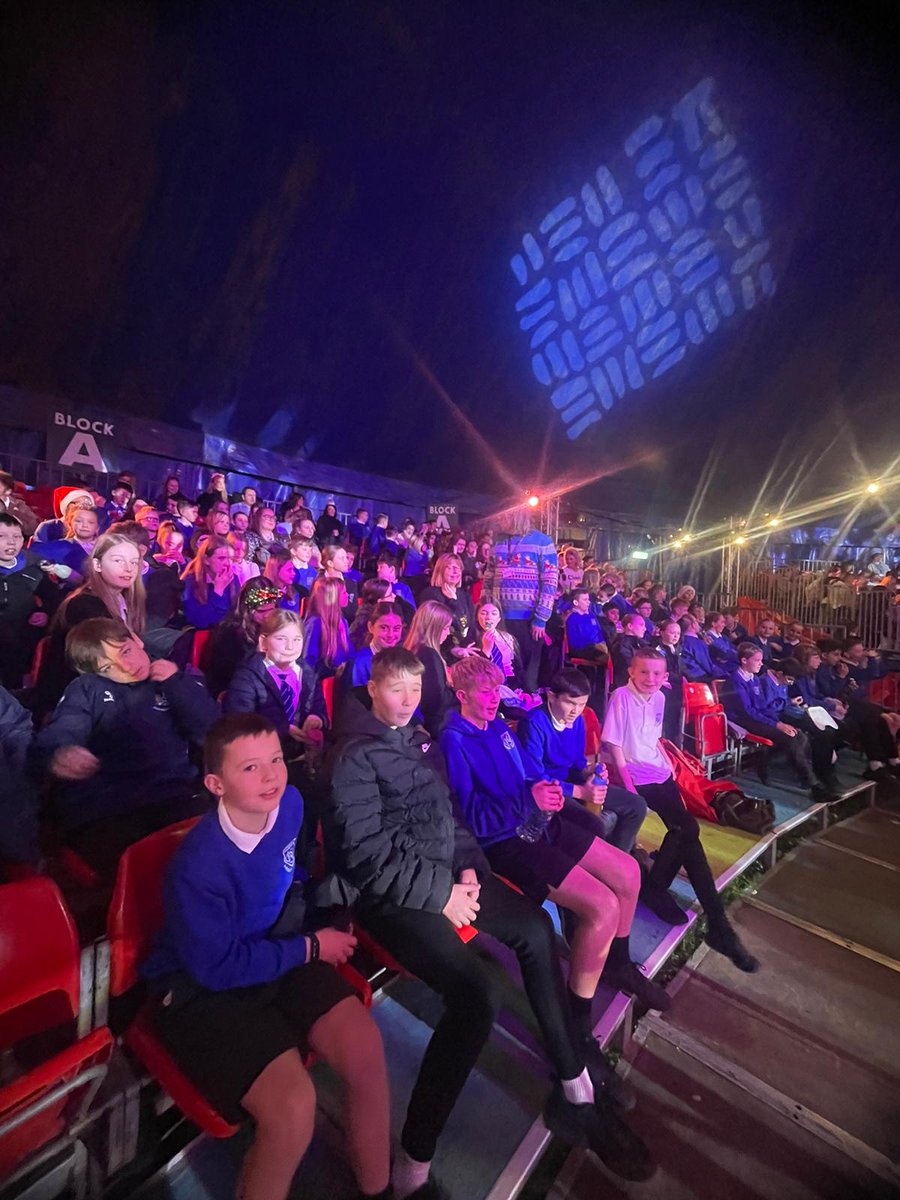 Gargieston's tweet image. What a fabulous morning out for our Primary 6s and 7s are they attended the Big Top Panto, Goldilocks and the Three Bears.  Great venue with lots of laughter. Super proud of H who went on stage and sung! #pantotime
