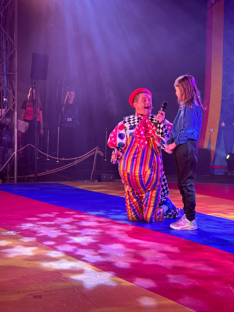 Gargieston's tweet image. What a fabulous morning out for our Primary 6s and 7s are they attended the Big Top Panto, Goldilocks and the Three Bears.  Great venue with lots of laughter. Super proud of H who went on stage and sung! #pantotime