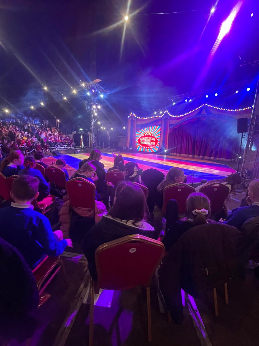 Gargieston's tweet image. What a fabulous morning out for our Primary 6s and 7s are they attended the Big Top Panto, Goldilocks and the Three Bears.  Great venue with lots of laughter. Super proud of H who went on stage and sung! #pantotime