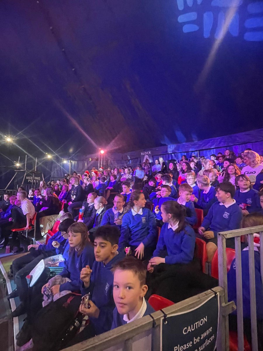 Gargieston's tweet image. What a fabulous morning out for our Primary 6s and 7s are they attended the Big Top Panto, Goldilocks and the Three Bears.  Great venue with lots of laughter. Super proud of H who went on stage and sung! #pantotime