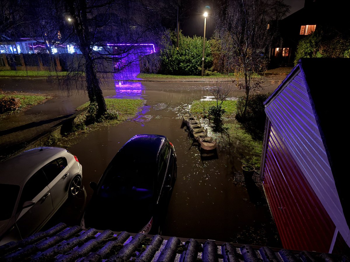 Tintin_Running's tweet photo. @essexhighways we are back to square one…here’s the current state of the flooding on our driveway due to a blocked drain on the road… https://t.co/pGjvoeLYIz
