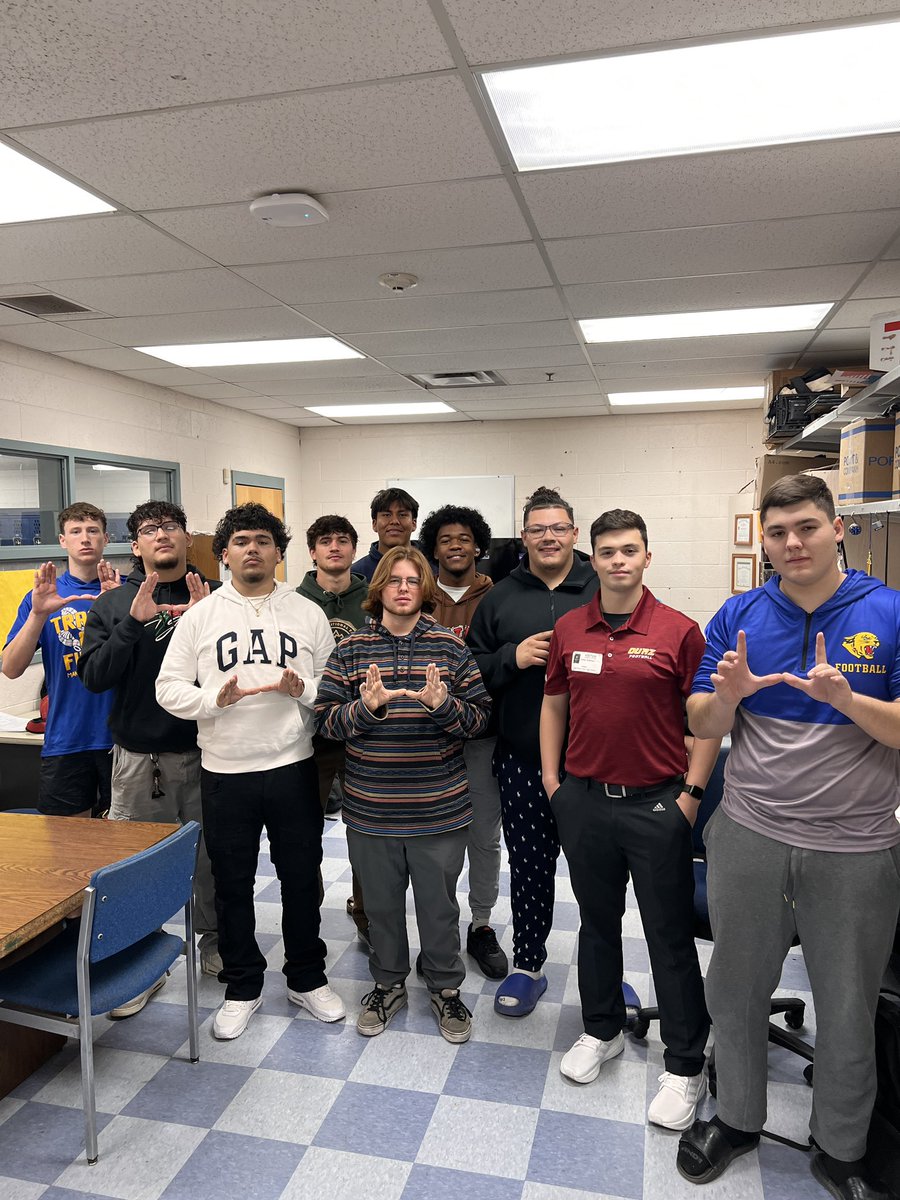 Thank you <a href="/Coach_Sully_/">Conor Sullivan</a> for coming out to Casa Grande and talking with our 2025’s! 
<a href="/OUAZFootball/">OUAZ Football</a> <a href="/CguhsFootball/">Casa Grande Cougar Football</a> <a href="/coachluna_CG/">Mark Luna</a> <a href="/gridironarizona/">Gridiron Arizona</a>