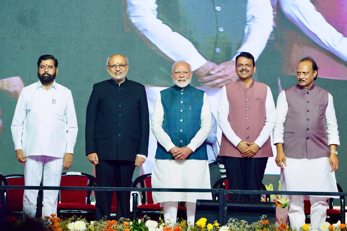 Dev_Fadnavis's tweet photo. 🔸Heartfelt gratitude, Hon PM Narendra Modi Ji, for your heartwarming presence, blessings and wishes.
Under your visionary leadership, our MahaYuti will do best for Mission ‘Viksit Maharashtra, Viksit Bharat’.
🔸आपल्या बहुमूल्य आशीर्वाद आणि शुभेच्छांसाठी हृदयपूर्वक आभार मा. पंतप्रधान नरेंद्र मोदीजी..!
आपल्या कार्यकुशल नेतृत्त्व आणि मार्गदर्शनाने महायुती सरकार विकसित भारताच्या संकल्पामध्ये महाराष्ट्र मोलाची भूमिका निभावण्यास सज्ज आहे.
🔸आपके आशीर्वाद और शुभकामनाओं के लिए बहुत-बहुत आभार, मा. प्रधानमंत्री नरेंद्र मोदी जी!
आपके दूरदर्शी नेतृत्व और मार्गदर्शन में महायुति सरकार विकसित भारत की संकल्पपूर्ति में महाराष्ट्र महत्वपूर्ण भूमिका निभाने के लिए पूरी तरह तैयार है।

5-12-2024📍Mumbai | ५-१२-२०२४📍मुंबई.
@narendramodi
#Maharashtra #Mumbai #OathCeremony