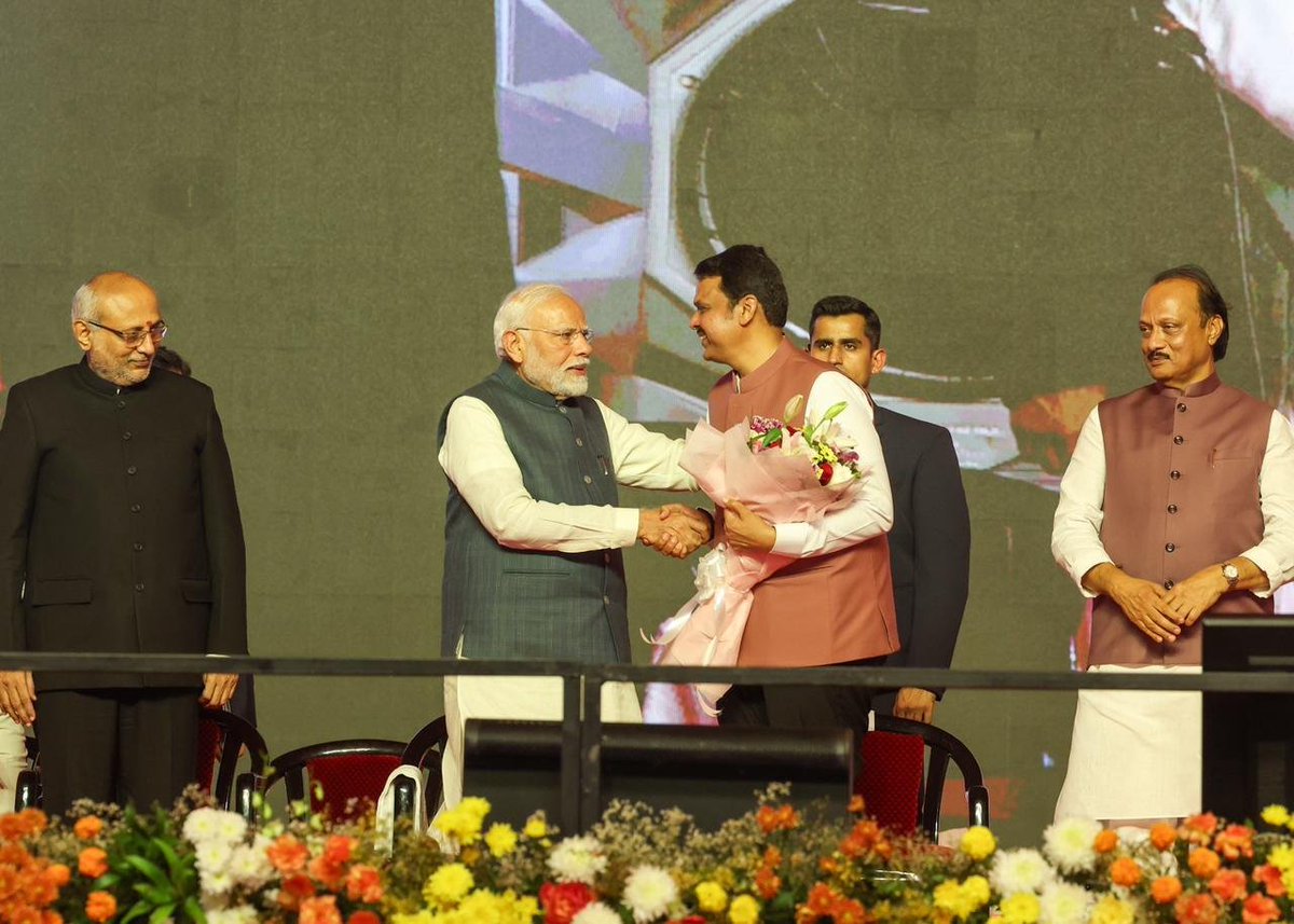 Dev_Fadnavis's tweet photo. 🔸Heartfelt gratitude, Hon PM Narendra Modi Ji, for your heartwarming presence, blessings and wishes.
Under your visionary leadership, our MahaYuti will do best for Mission ‘Viksit Maharashtra, Viksit Bharat’.
🔸आपल्या बहुमूल्य आशीर्वाद आणि शुभेच्छांसाठी हृदयपूर्वक आभार मा. पंतप्रधान नरेंद्र मोदीजी..!
आपल्या कार्यकुशल नेतृत्त्व आणि मार्गदर्शनाने महायुती सरकार विकसित भारताच्या संकल्पामध्ये महाराष्ट्र मोलाची भूमिका निभावण्यास सज्ज आहे.
🔸आपके आशीर्वाद और शुभकामनाओं के लिए बहुत-बहुत आभार, मा. प्रधानमंत्री नरेंद्र मोदी जी!
आपके दूरदर्शी नेतृत्व और मार्गदर्शन में महायुति सरकार विकसित भारत की संकल्पपूर्ति में महाराष्ट्र महत्वपूर्ण भूमिका निभाने के लिए पूरी तरह तैयार है।

5-12-2024📍Mumbai | ५-१२-२०२४📍मुंबई.
@narendramodi
#Maharashtra #Mumbai #OathCeremony