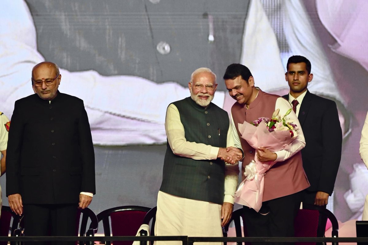 Dev_Fadnavis's tweet photo. 🔸Heartfelt gratitude, Hon PM Narendra Modi Ji, for your heartwarming presence, blessings and wishes.
Under your visionary leadership, our MahaYuti will do best for Mission ‘Viksit Maharashtra, Viksit Bharat’.
🔸आपल्या बहुमूल्य आशीर्वाद आणि शुभेच्छांसाठी हृदयपूर्वक आभार मा. पंतप्रधान नरेंद्र मोदीजी..!
आपल्या कार्यकुशल नेतृत्त्व आणि मार्गदर्शनाने महायुती सरकार विकसित भारताच्या संकल्पामध्ये महाराष्ट्र मोलाची भूमिका निभावण्यास सज्ज आहे.
🔸आपके आशीर्वाद और शुभकामनाओं के लिए बहुत-बहुत आभार, मा. प्रधानमंत्री नरेंद्र मोदी जी!
आपके दूरदर्शी नेतृत्व और मार्गदर्शन में महायुति सरकार विकसित भारत की संकल्पपूर्ति में महाराष्ट्र महत्वपूर्ण भूमिका निभाने के लिए पूरी तरह तैयार है।

5-12-2024📍Mumbai | ५-१२-२०२४📍मुंबई.
@narendramodi
#Maharashtra #Mumbai #OathCeremony