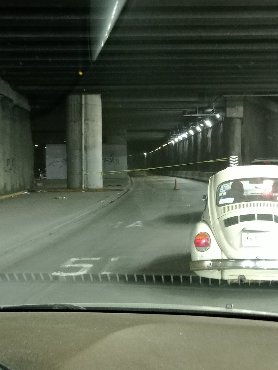 naomygpe's tweet photo. Cerrado el paso a desnivel rumbo a  plaza patria, nos están desviando hacía americas @Trafico_ZMG https://t.co/8fnC76Ag5Z