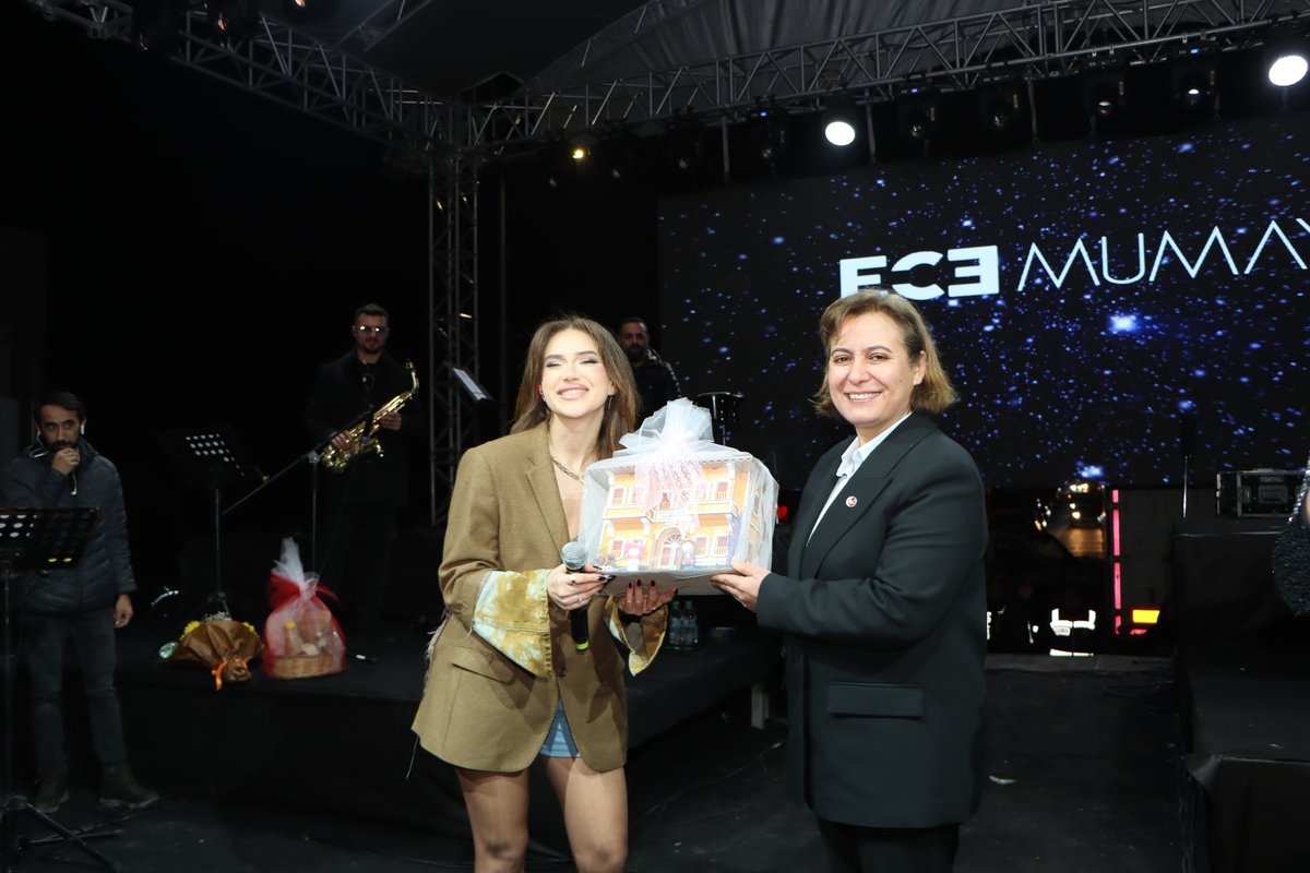 Kulabelediyesi's tweet photo. Kula Belediyesi’nin yeni pazar yerinin halka tanıtımı amacıyla Mayfest organizasyonuyla düzenlenen 5-6-7-8 Aralık tarihlerinde gerçekleşecek Kula Alışveriş Festivali, ünlü sanatçı Ece Mumay’ın sahne almasıyla başladı. https://t.co/1sGQIoUYYI