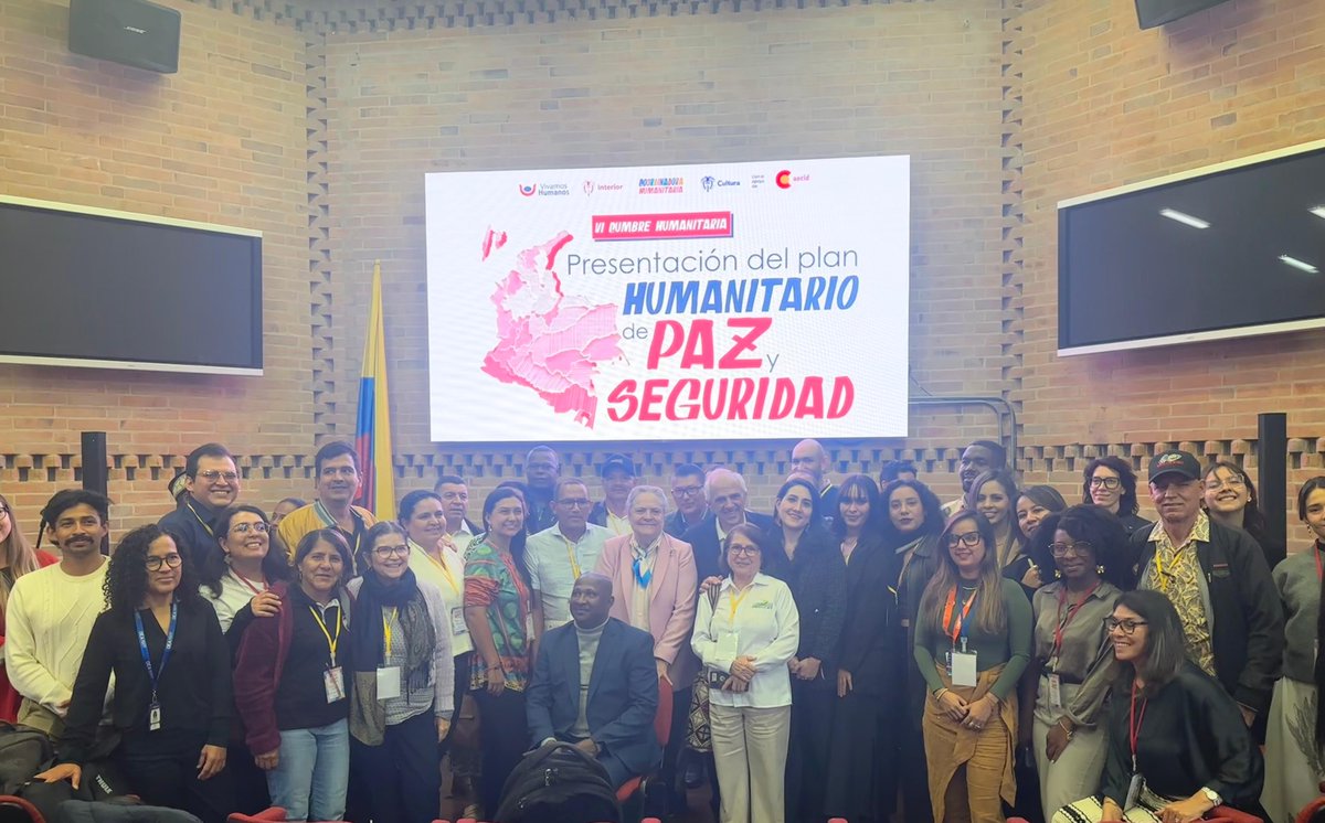 #ATENCIÓN  Representantes de las 700 organizaciones sociales le piden al gobierno y a los actores armados un Cese al Fuego humanitario para fin de año. <a href="/Crriss88/">Cristina Navarro</a>