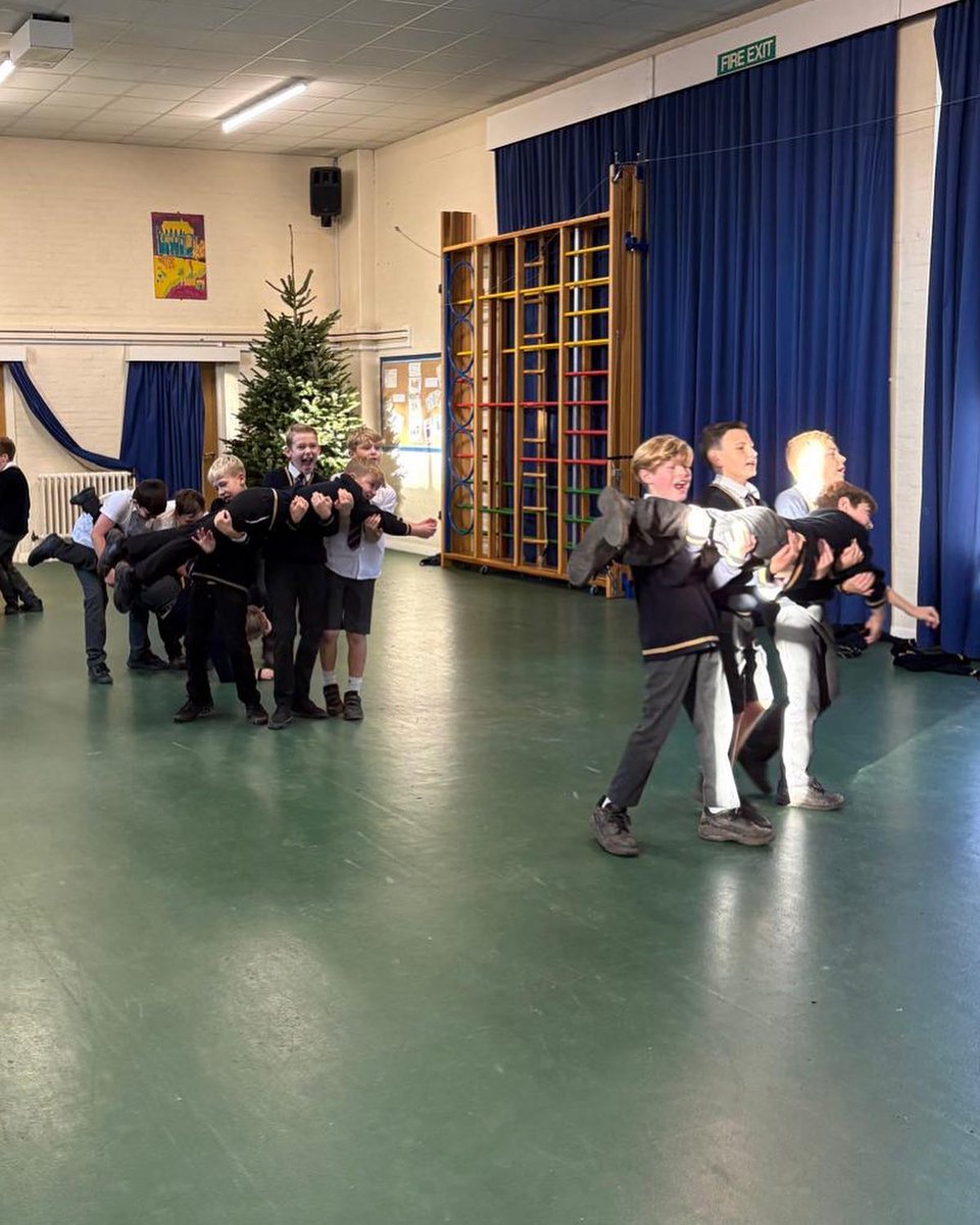 nlancingprimary's tweet image. Waka Waka #Christmas Show Practice! 😀