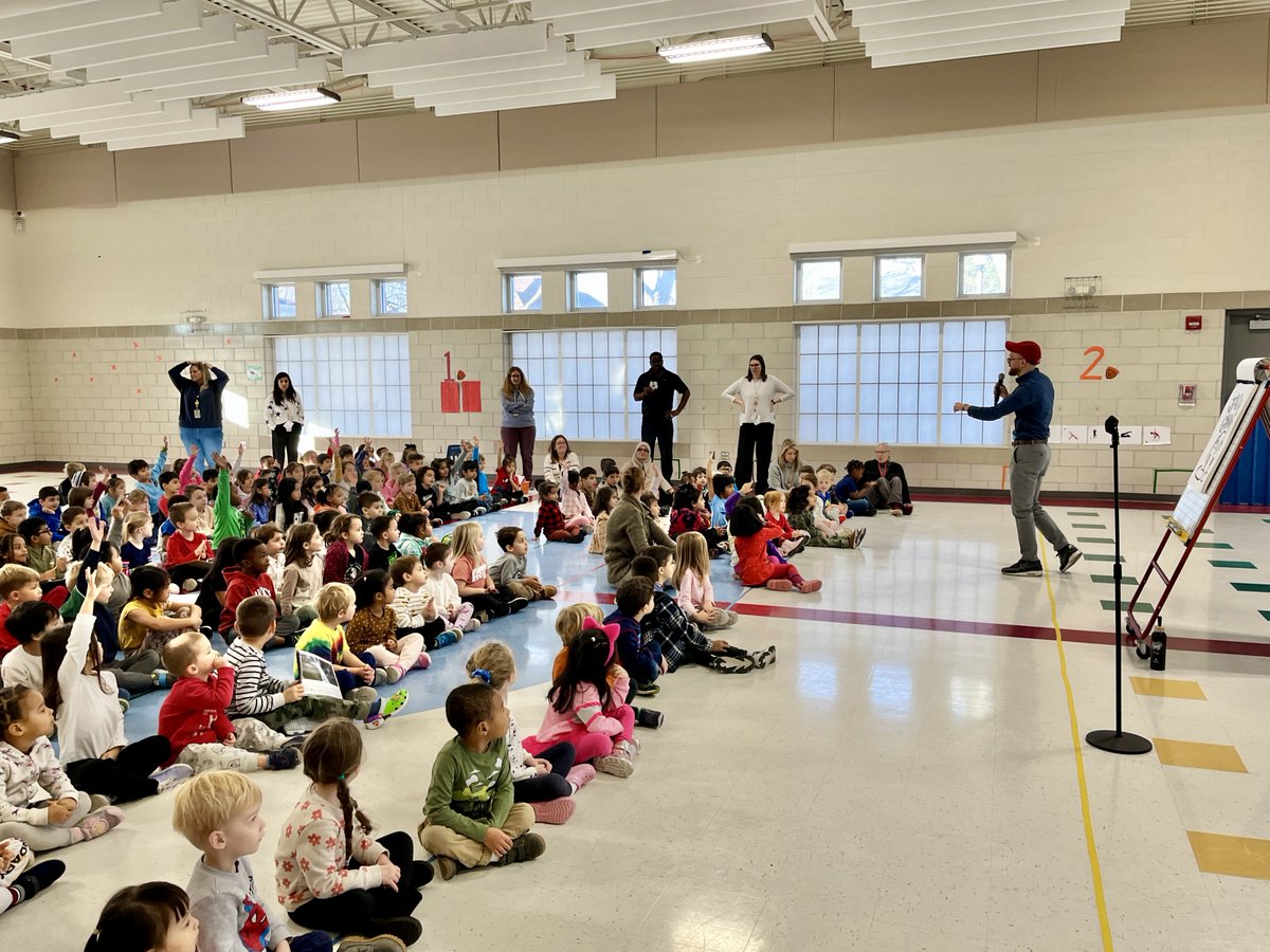 MeyerLib_SD735's tweet image. Author and illustrator Jacob Grant visited us today to read his new book &quot;Umami&quot; and teach us how to draw the penguin. All the Meyer Stars had a great time- thank you, @JacobGrantBooks!