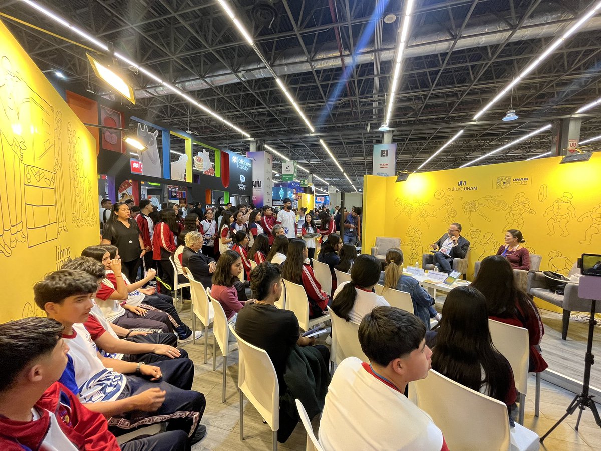 librosunam's tweet photo. 🌎 Desarrollo, bienestar, ecosistemas saludables, sistemas de producción y políticas públicas. Estamos en la presentación de «Biodiversidad y salud planetaria», de la colección #Ecosalud, en #FILGuadalajara.🌳🌱 @DGDCUNAM https://t.co/StKqNTz8Kw