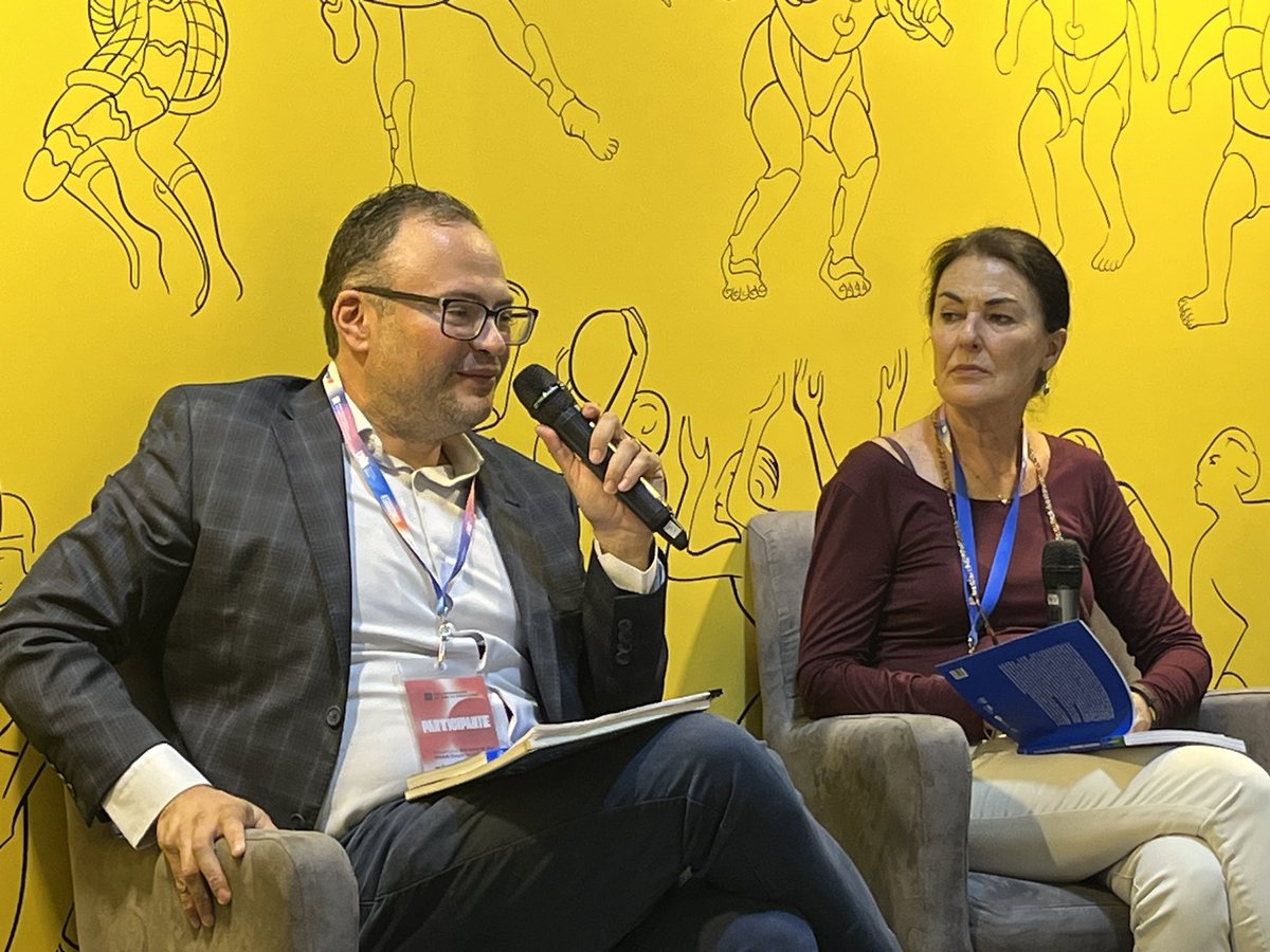 librosunam's tweet photo. 🌎 Desarrollo, bienestar, ecosistemas saludables, sistemas de producción y políticas públicas. Estamos en la presentación de «Biodiversidad y salud planetaria», de la colección #Ecosalud, en #FILGuadalajara.🌳🌱 @DGDCUNAM https://t.co/StKqNTz8Kw