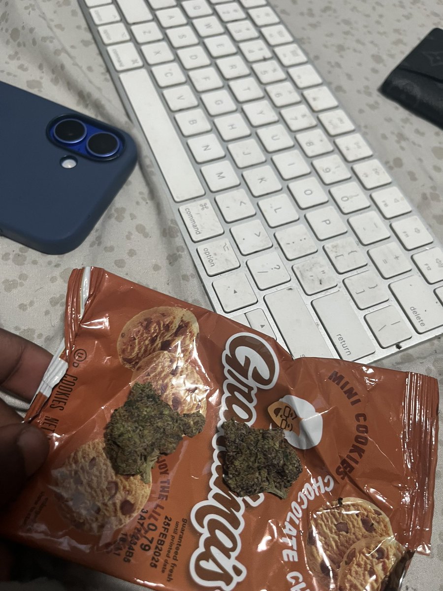 punch0withunch0's tweet photo. Stg anything could be a tray fwm😂😂😂 https://t.co/AcQMrjZn1r