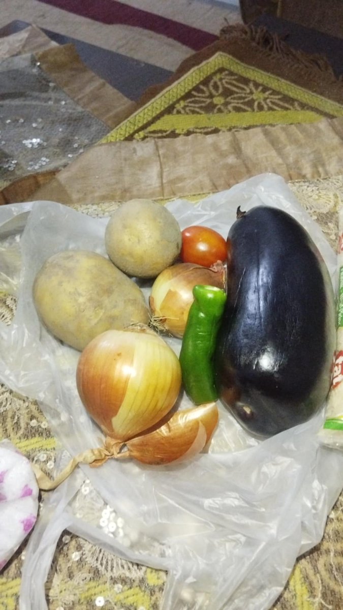 ABOOGGGGLLL's tweet photo. @milkkirie You can imagine that our simplest wish to eat vegetables has become a reality. These types of vegetables cost $65. Help us so that we can buy the simplest types of vegetables.
https://t.co/mIZT2cGUBF https://t.co/mXcT65jO1n