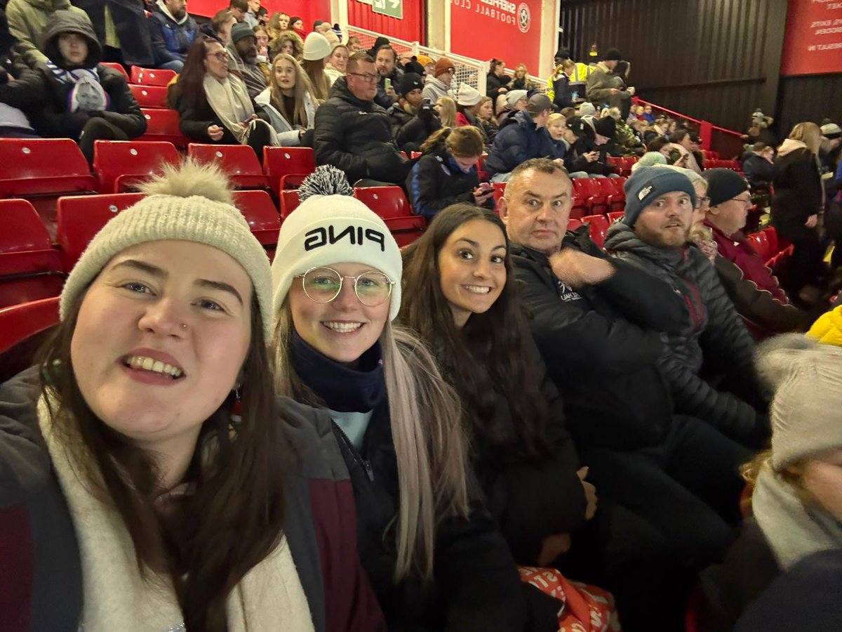 CastleHall_PE's tweet image. On Tuesday the PPH team took 28 students to watch @Lionesses at Bramall Lane. A great experience for all students to watch international football ⚽️ 🏴󠁧󠁢󠁥󠁮󠁧󠁿 ❤️🤍❤️ #developingcharacter #raisingaspirations #culturalcapital