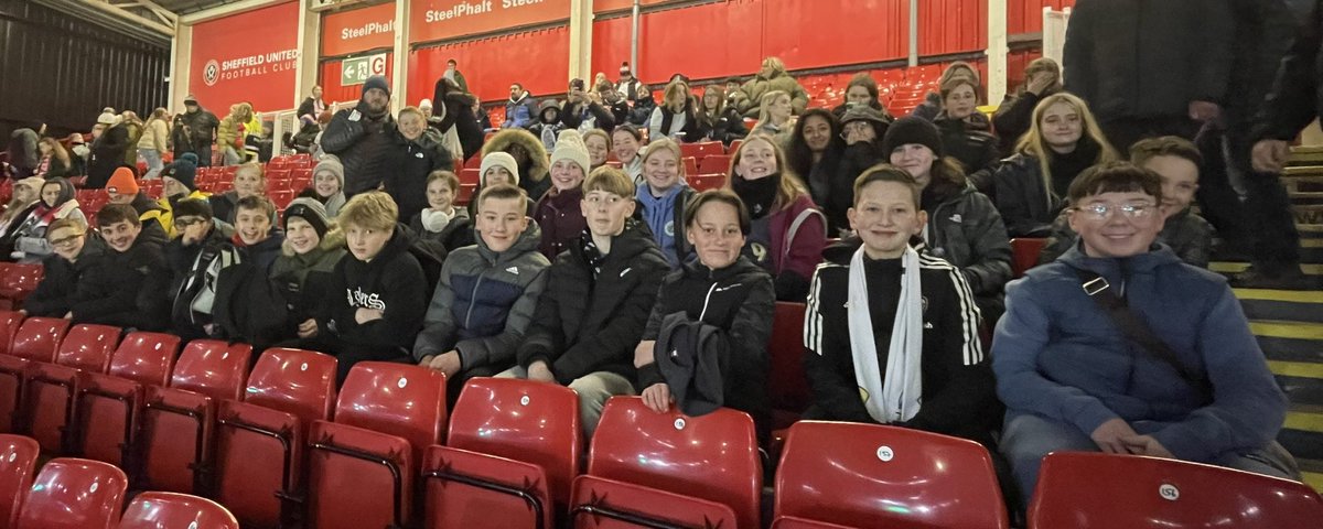 CastleHall_PE's tweet image. On Tuesday the PPH team took 28 students to watch @Lionesses at Bramall Lane. A great experience for all students to watch international football ⚽️ 🏴󠁧󠁢󠁥󠁮󠁧󠁿 ❤️🤍❤️ #developingcharacter #raisingaspirations #culturalcapital
