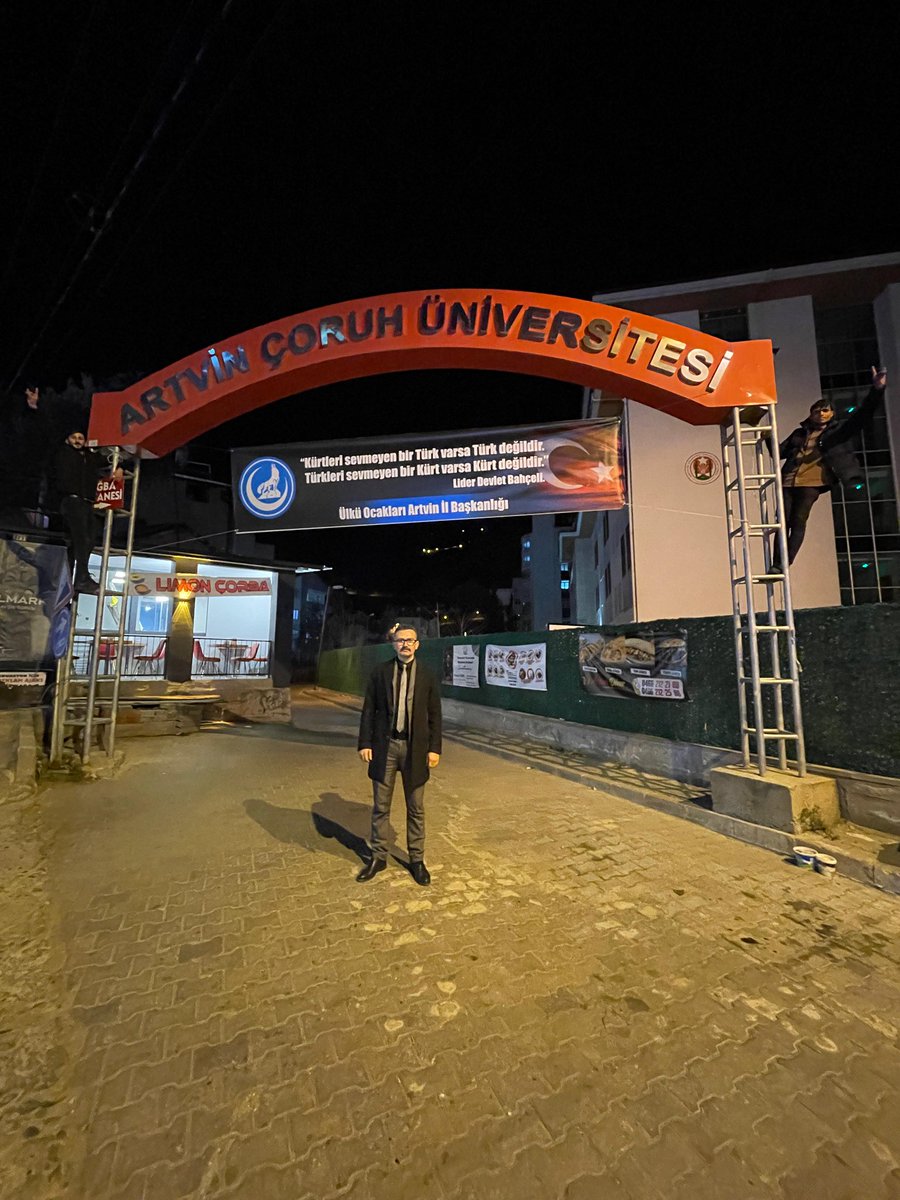 alparslancakr08's tweet photo. Kürtleri sevmeyen bir Türk varsa Türk değildir.
Türkler sevmeyen bir Kürt varsa Kürt değildir. 
Lider Devlet Bahçeli

Başbuğumuz Alparslan Türkeş’in açtığı yolda,
Liderimiz Devlet Bahçeli’nin emrinde,
Genel Başkanımız Ahmet Yiğit Yıldırım,ın izinde,
Her daim emin adımlarla… https://t.co/zX10zMydrf