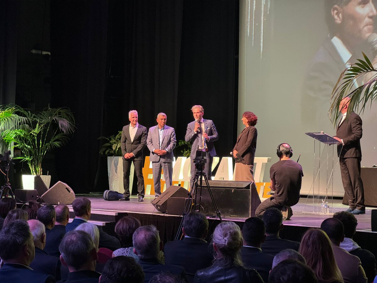 🏆 Prix Attractivité:
 Félicitations à <a href="/CREALIAocc/">CREALIA Occitanie</a> , représenté par @StephMarcel34, président, pour leur rôle dans le rayonnement régional ! 👏
 #Mozartdelareussite #Attractivité #Occitanie <a href="/cercle_mozart/">Cercle Mozart</a>