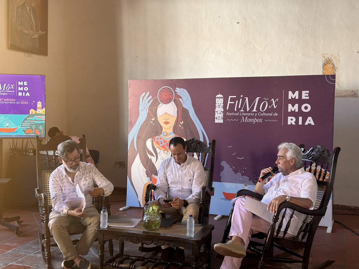 flimox_festival's tweet photo. 🇨🇴 En estos momentos en #FliMox:
🗣️ Juan David Giraldo, Sebastián Mejía y Juan Manuel del Corral conversan sobre los próceres de la independencia.
✨ Historia y memoria en una charla imperdible. ¡Únete! 📚 https://t.co/CVx118brXZ
