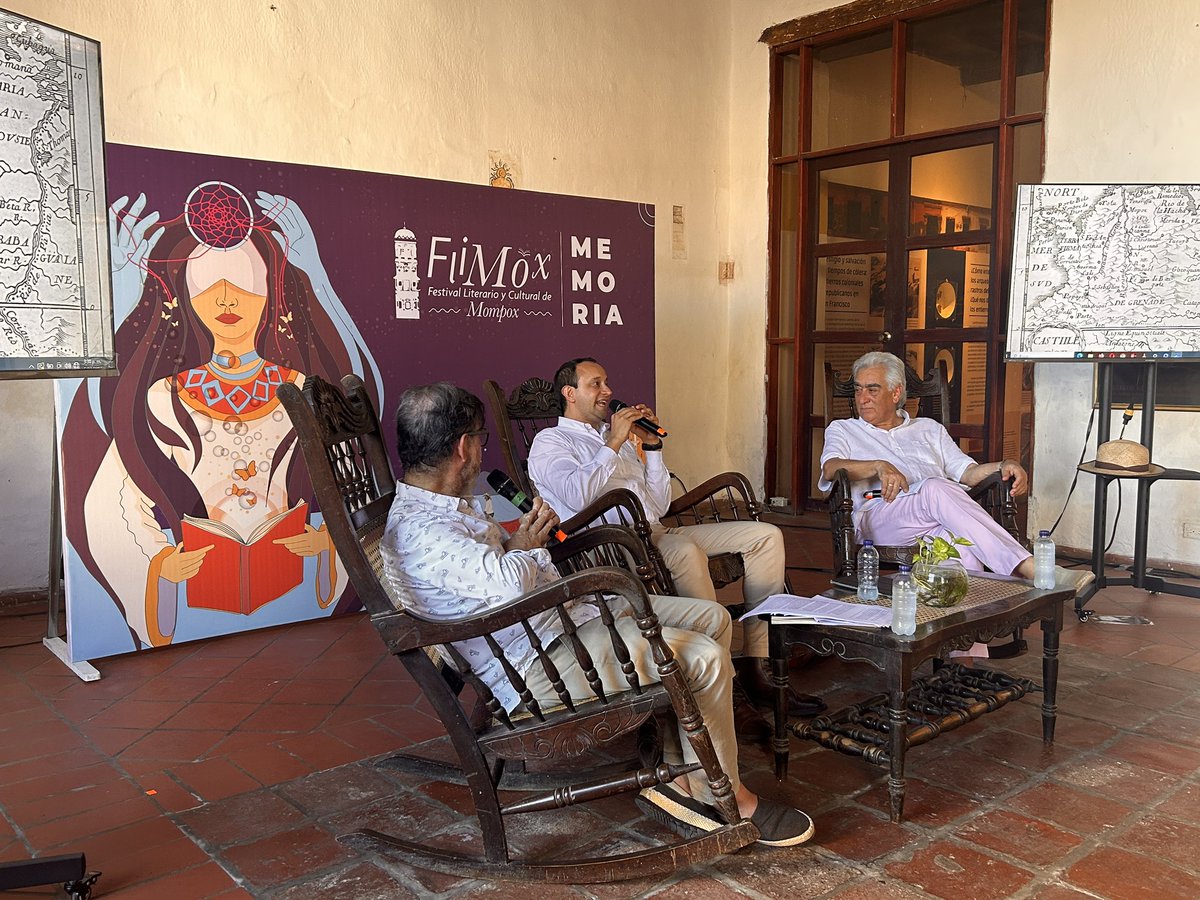 flimox_festival's tweet photo. 🇨🇴 En estos momentos en #FliMox:
🗣️ Juan David Giraldo, Sebastián Mejía y Juan Manuel del Corral conversan sobre los próceres de la independencia.
✨ Historia y memoria en una charla imperdible. ¡Únete! 📚 https://t.co/CVx118brXZ