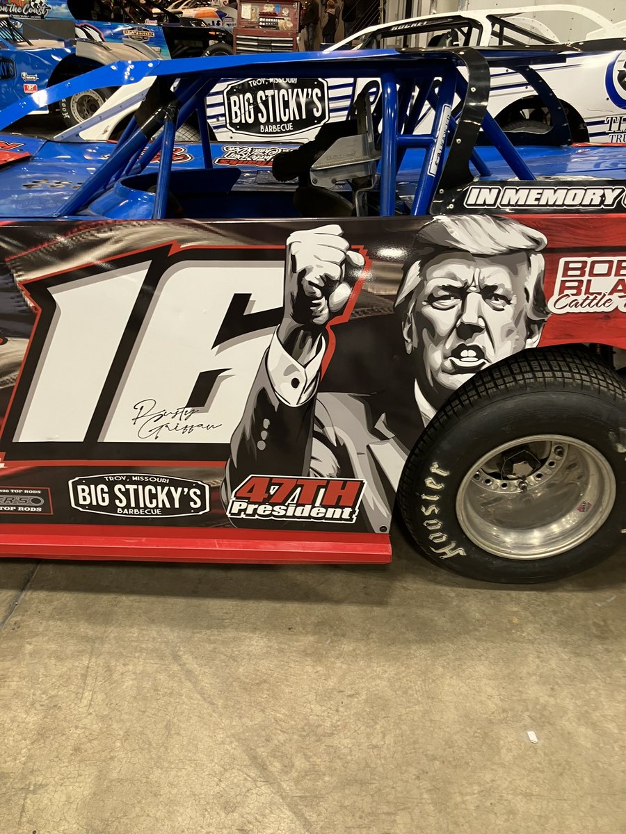 KessingerMike's tweet photo. @ThonuesJason1 kinda cool lot of nice looking cars here https://t.co/01TCo8KTSy