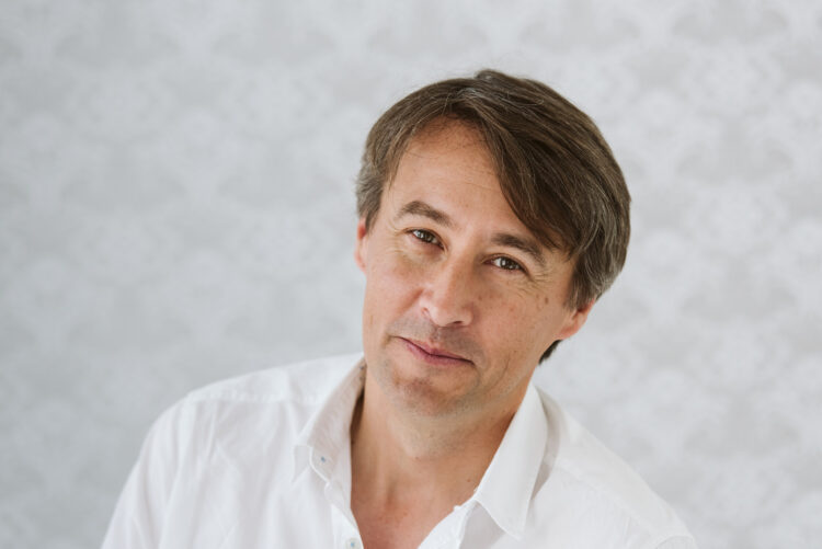 This week the #UnitedNations  Plastics Treaty took an end without agreement - #AlesSteger speaks in the #AtlasOfChange why it is so important to think about our #plastic consumption 

Read the text in Slovenian, English or German:🔗loom.allianceofacademies.eu/project/plasti…

🤝post with <a href="/cbamadrid/">Círculo de Bellas Artes - Casa Europa</a>